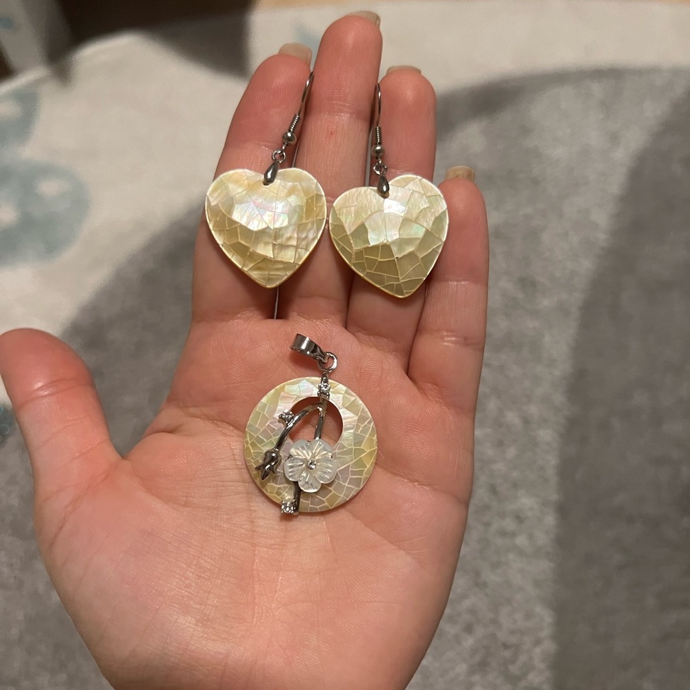 WHITE MOTHER OF PEARL MOSAIC HEART EARRINGS AND PENDANT 80’S VINTAGE